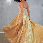138-1-vestido-debutante-curto-macaquinho-dourado