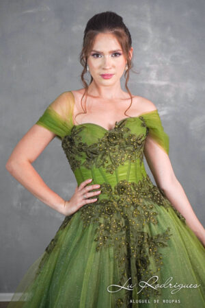 400-1-vestido-debutante-15-anos-verde-musgo