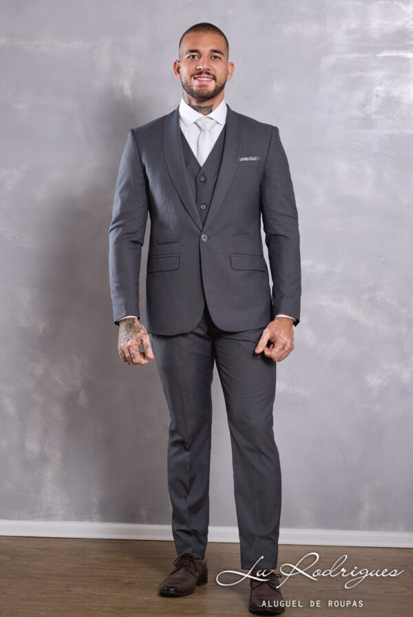 06-1-terno-noivo-casamento-bravura-cinza-chumbo