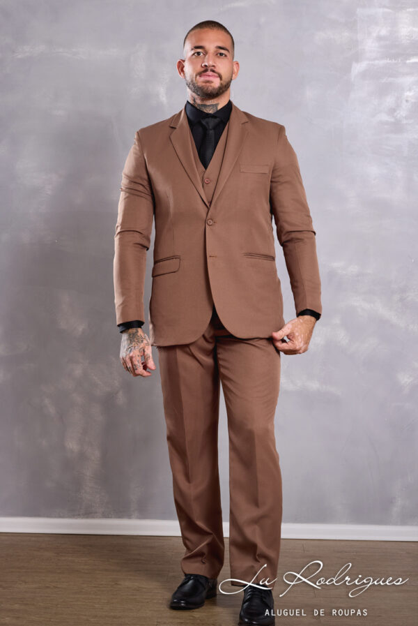 11-1-terno-noivo-casamento-bravura-marrom