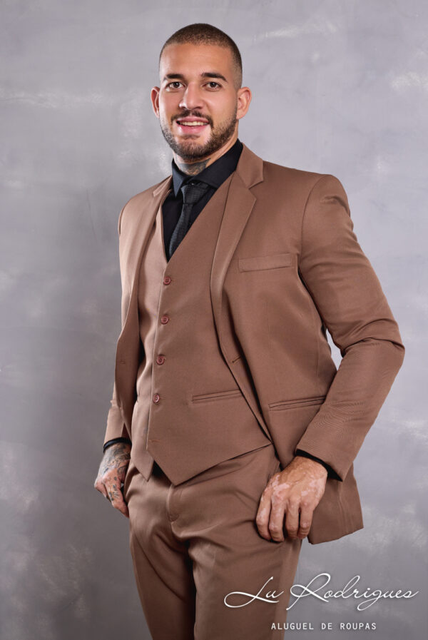 11-1-terno-noivo-casamento-bravura-marrom