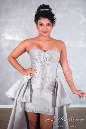21-1-vestido-15-anos-debutante-recepcao-mullet-prata