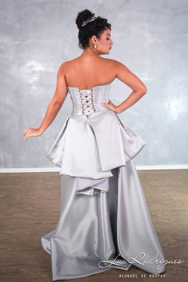 21-1-vestido-15-anos-debutante-recepcao-mullet-prata