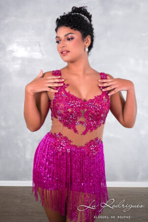 243-1-macaquinho-debutante-curto-fucsia